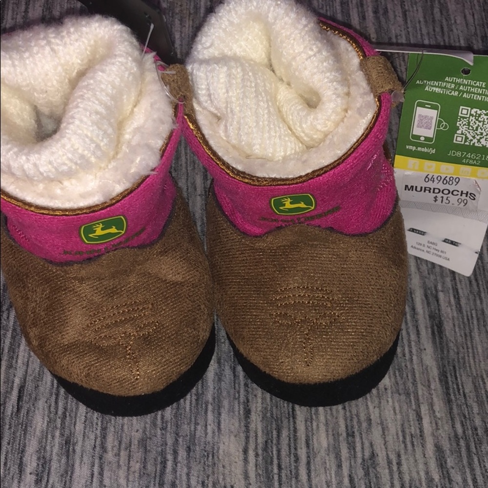 John Deere 🦌 baby slippers.